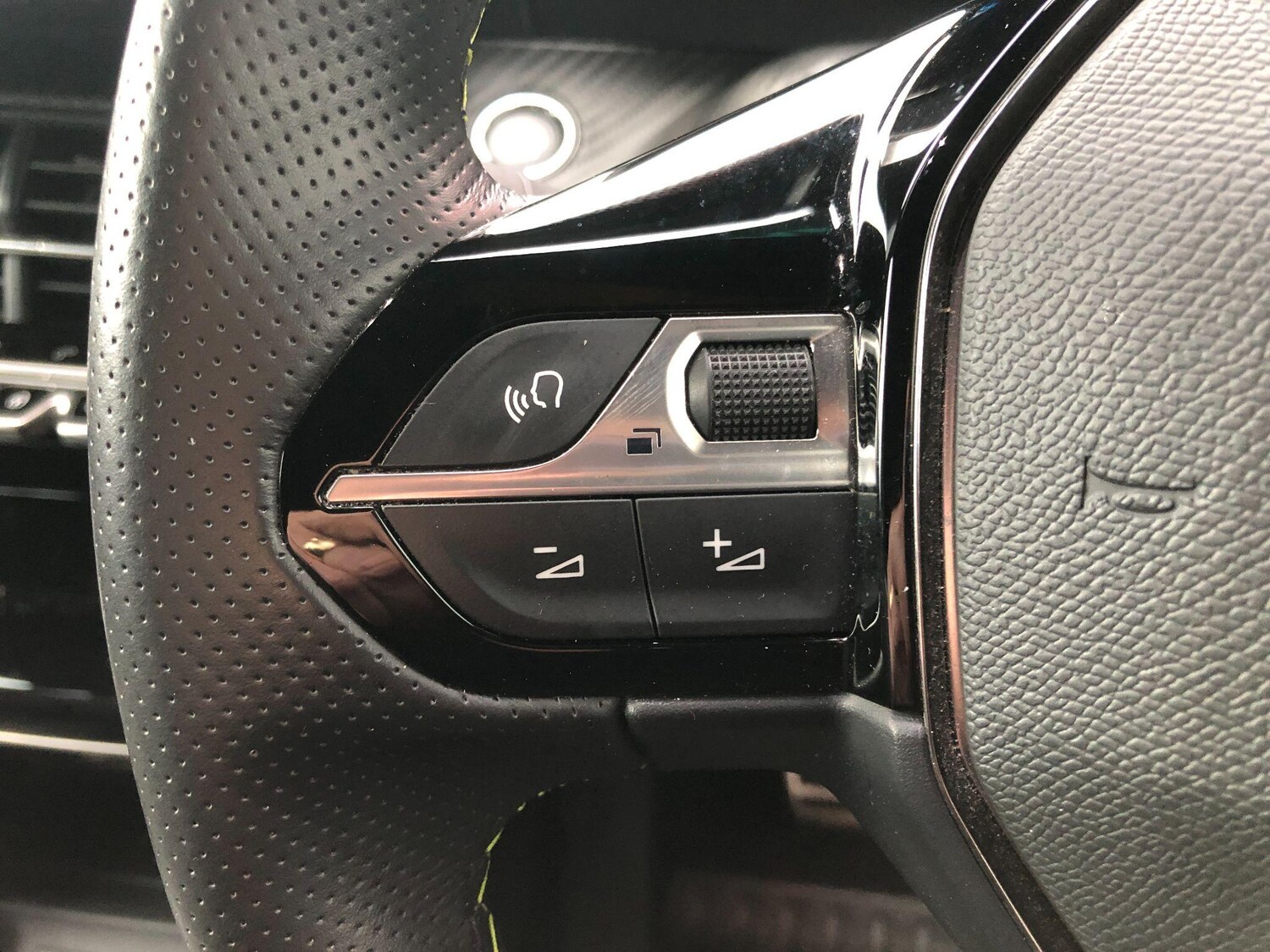 Used Peugeot E-2008 2021 for sale - 77411994: Photo 28