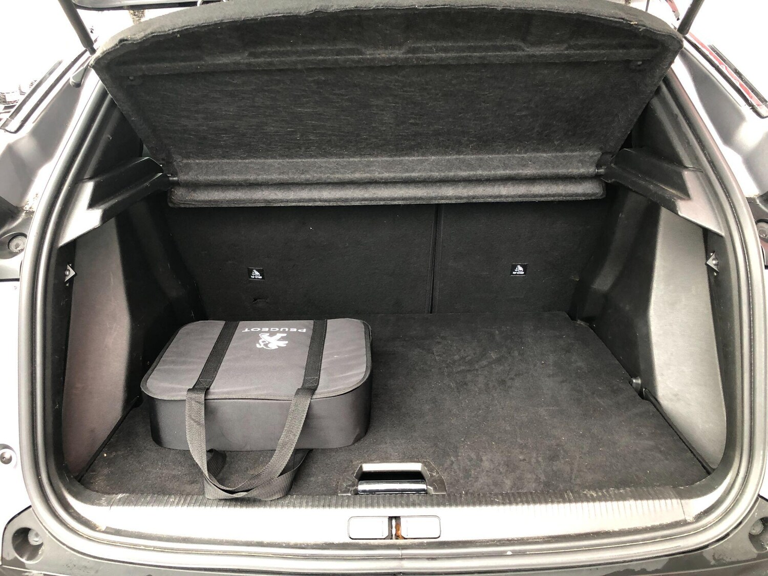 Used Peugeot E-2008 2021 for sale - 77411994: Photo 39