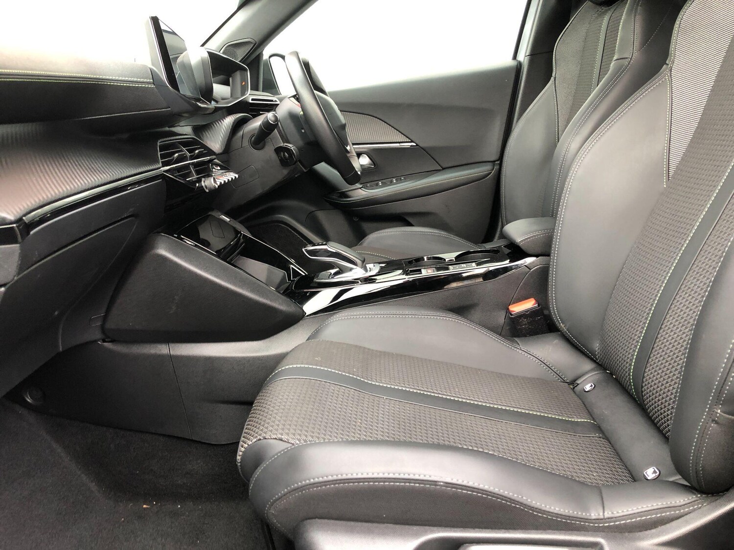 Used Peugeot E-2008 2021 for sale - 77411994: Photo 40