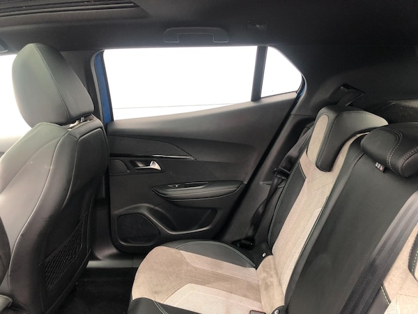 Used Peugeot E-2008 2021 for sale - 76059831: Photo 18