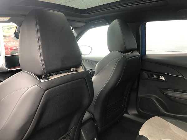 Used Peugeot E-2008 2021 for sale - 76059831: Photo 19