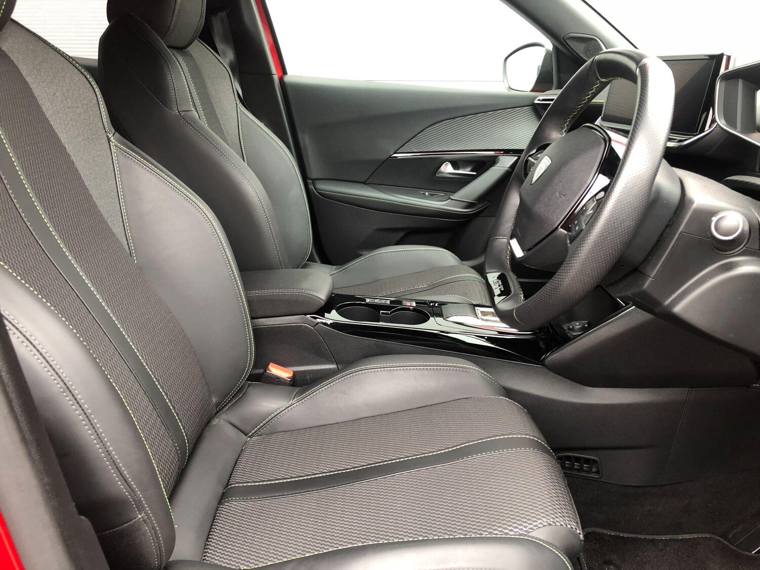 Used Peugeot E-2008 2024 for sale - 76199928: Photo 13