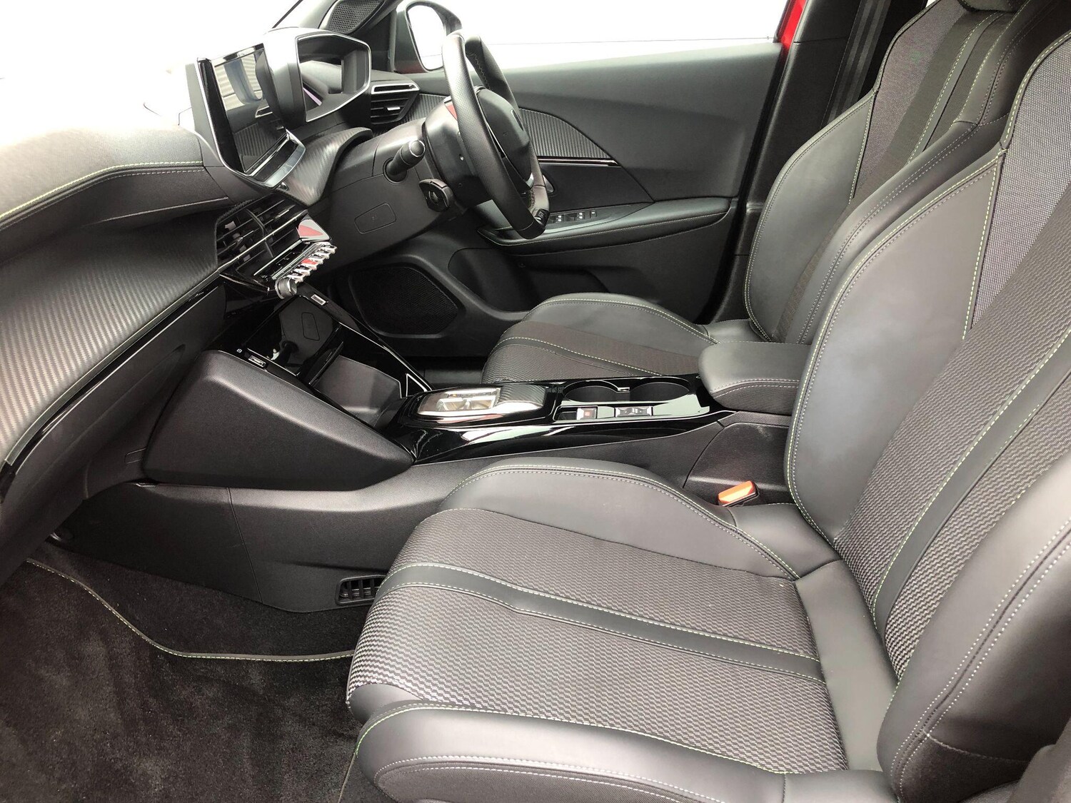 Used Peugeot E-2008 2024 for sale - 76199928: Photo 38