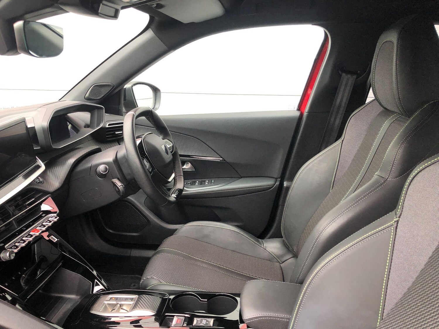 Used Peugeot E-2008 2024 for sale - 76199928: Photo 40