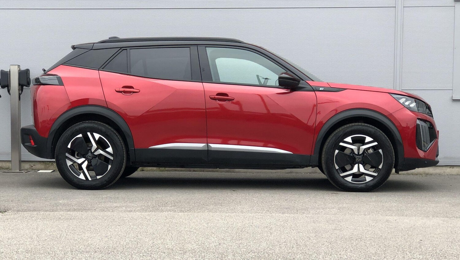 Used Peugeot E-2008 2024 for sale - 76199928: Photo 9