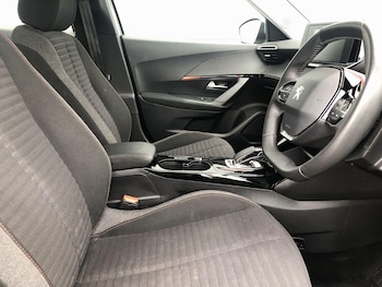 Used Peugeot E-2008 2021 for sale - 75318928: Photo