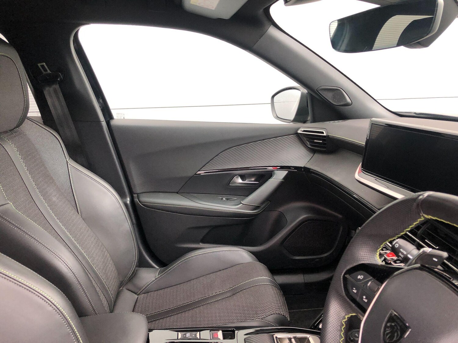 Used Peugeot 2008 2023 for sale - 76042385: Photo 16