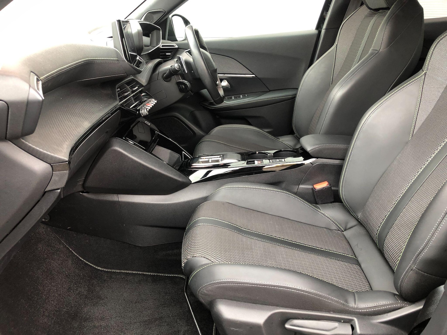 Used Peugeot 2008 2023 for sale - 76042385: Photo 40
