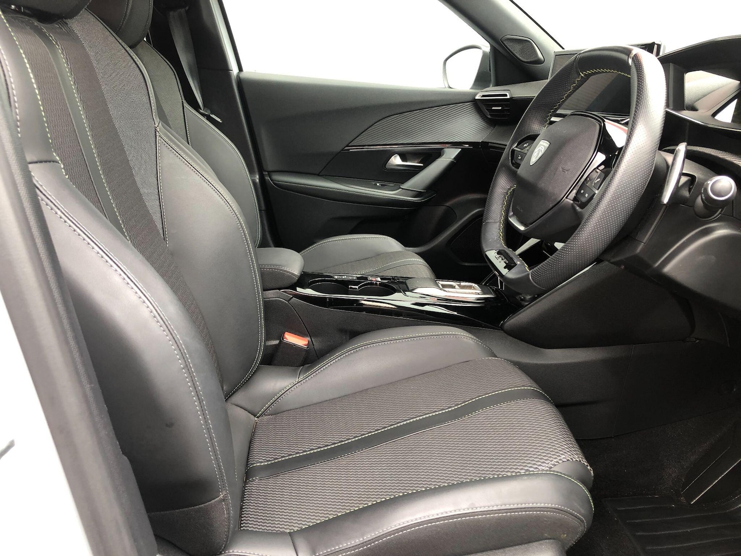 Used Peugeot 2008 2023 for sale - 76585451: Photo 15