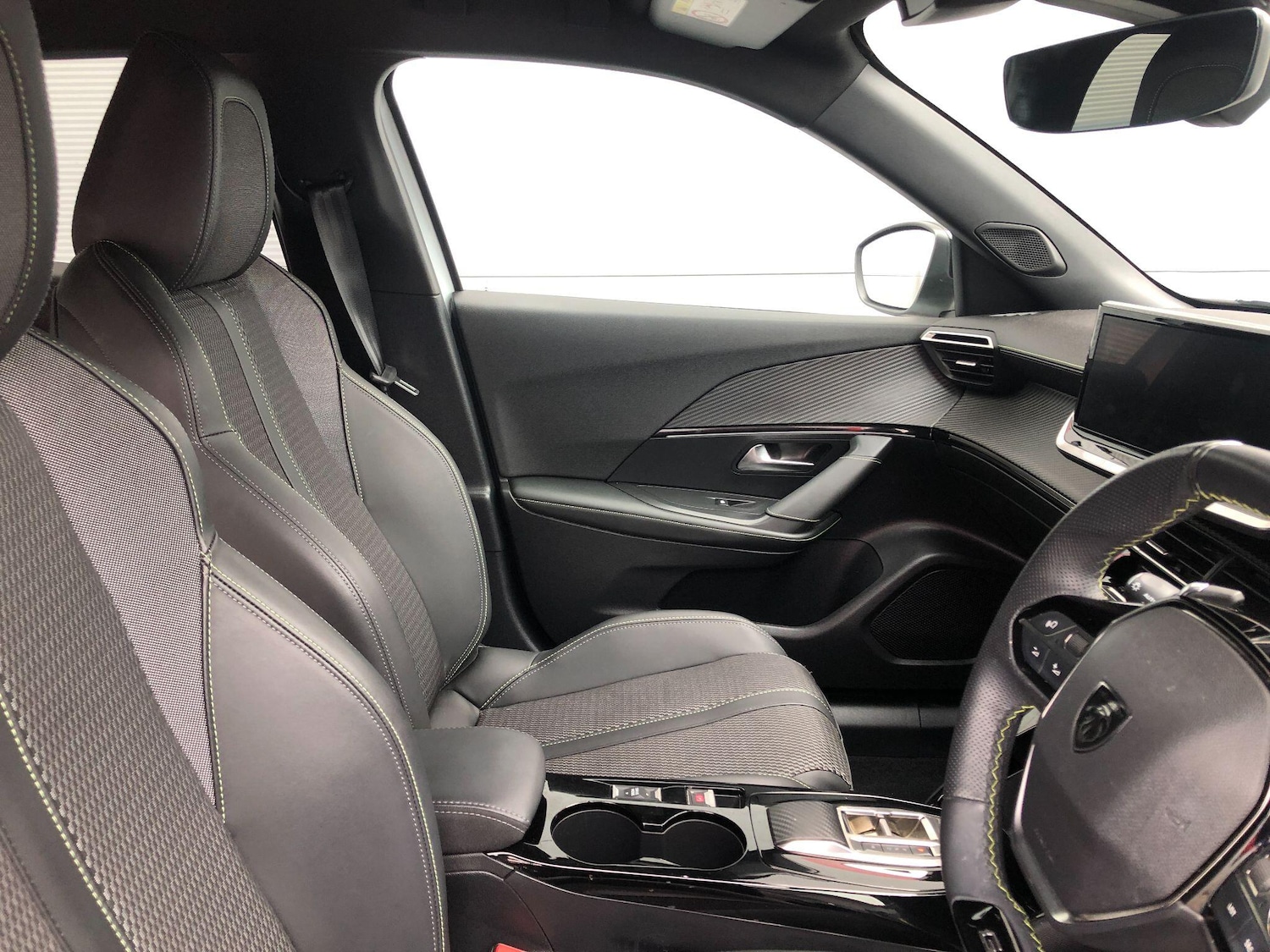 Used Peugeot 2008 2023 for sale - 76585451: Photo 17