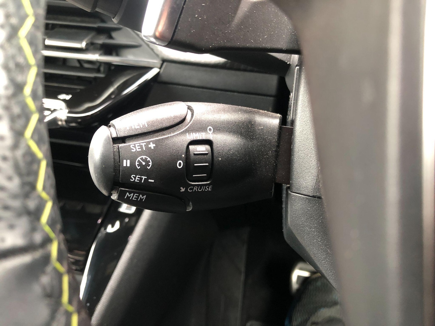 Used Peugeot 2008 2023 for sale - 76585451: Photo 32