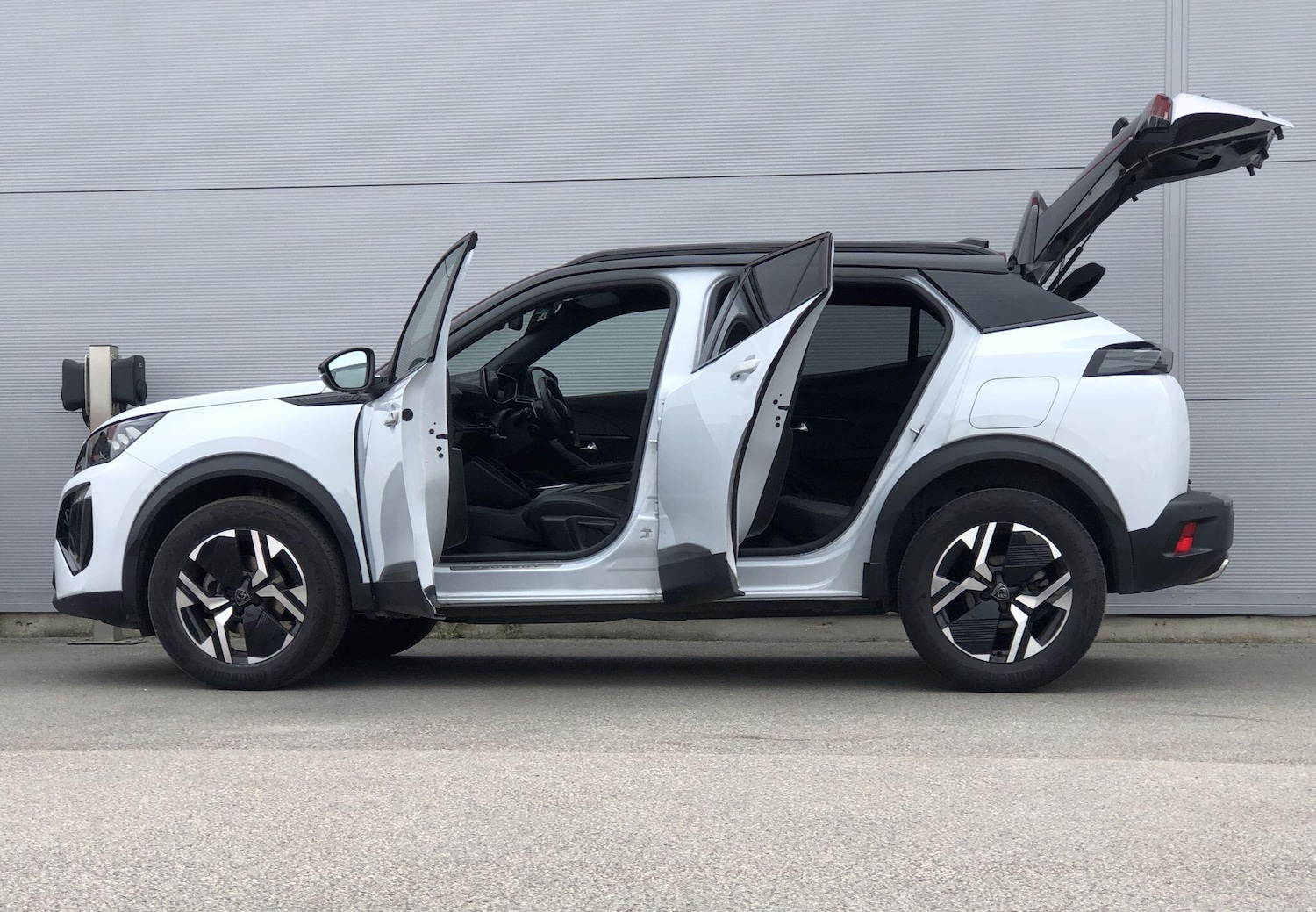 Used Peugeot 2008 2023 for sale - 76585451: Photo 7