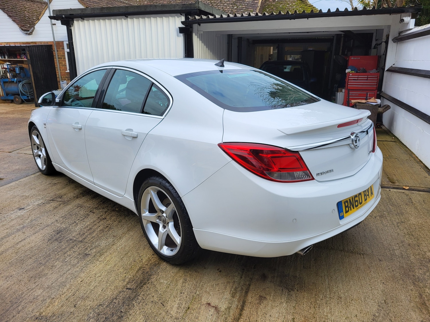 Used Vauxhall Insignia 2010 for sale - 76487306: Photo 2