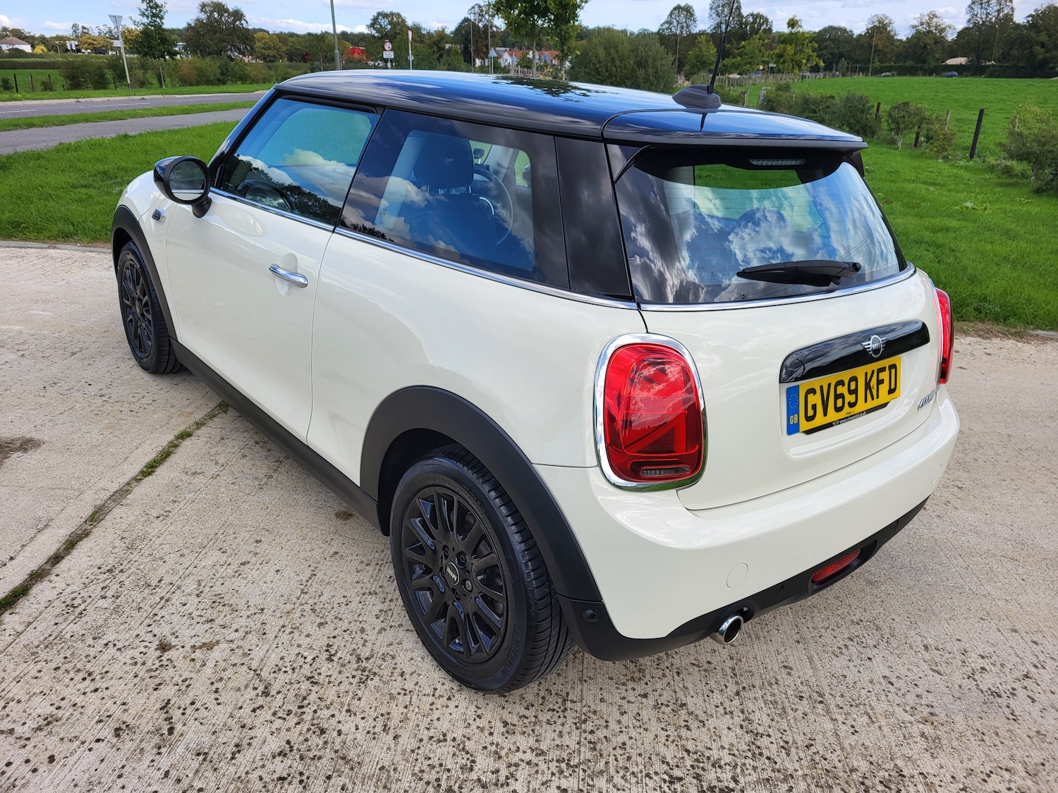 Used MINI Hatch 2019 for sale - 76019457: Photo 2