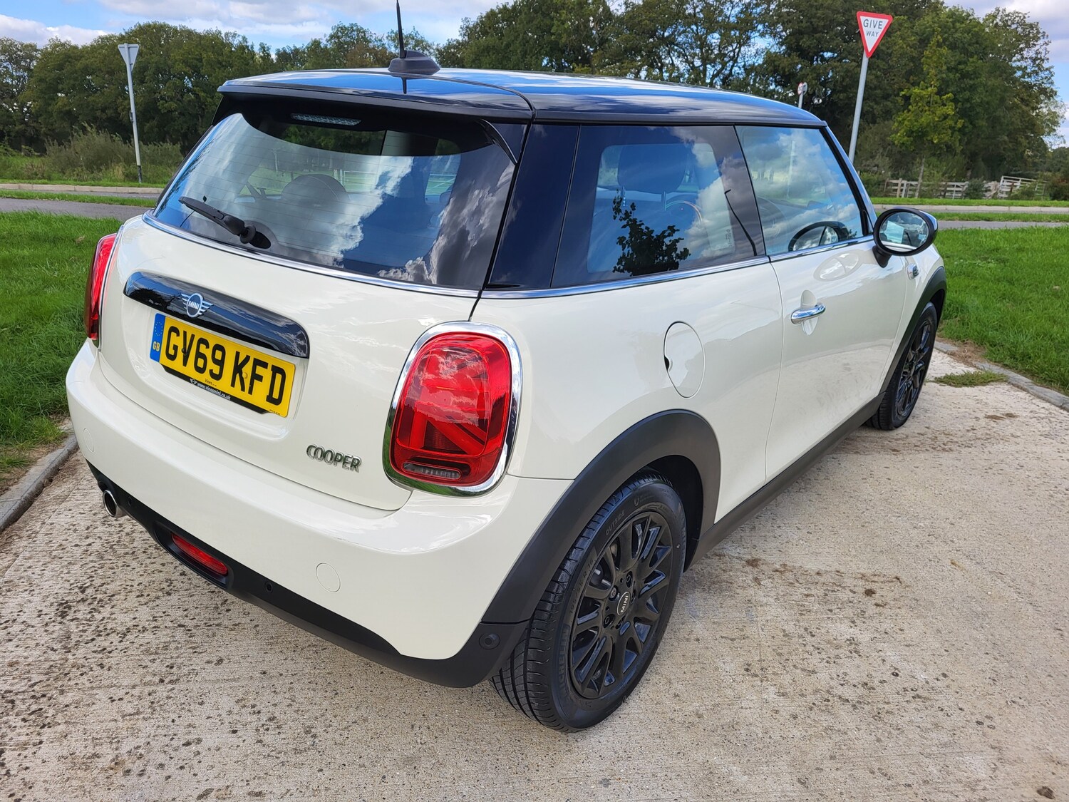 Used MINI Hatch 2019 for sale - 76019457: Photo 5