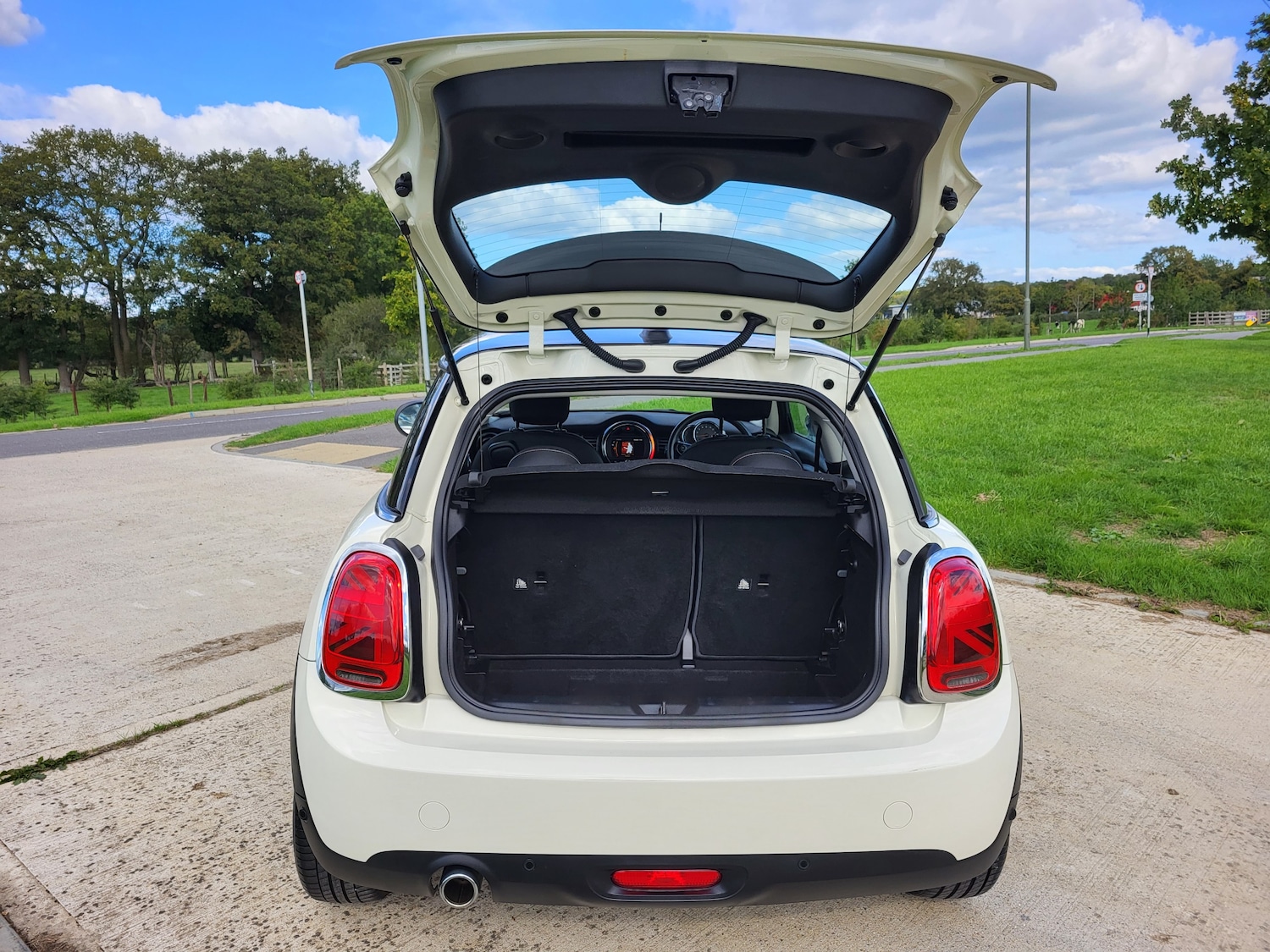 Used MINI Hatch 2019 for sale - 76019457: Photo 9