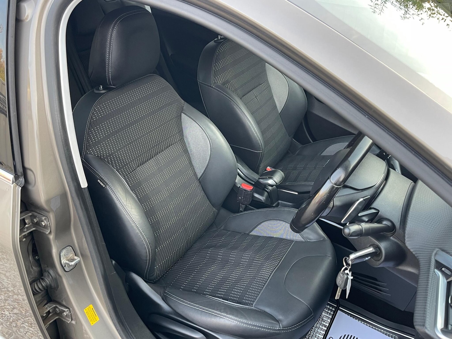 Used Peugeot 2008 2015 for sale - 76361235: Photo 37