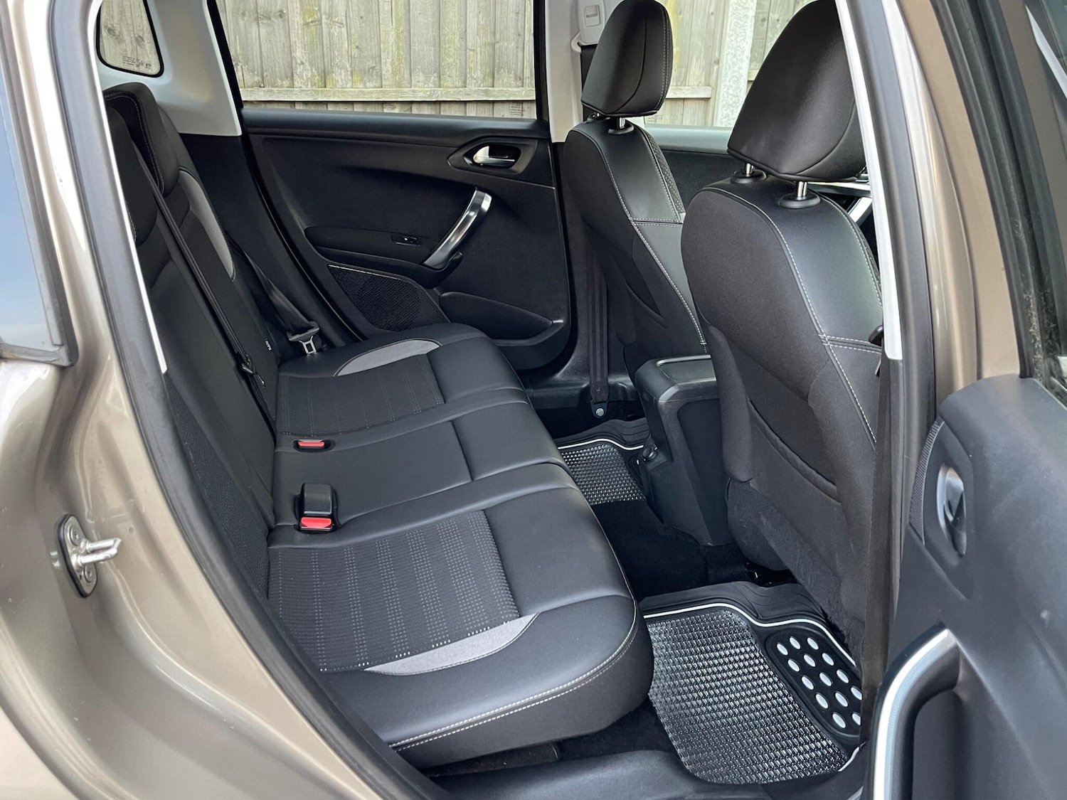 Used Peugeot 2008 2015 for sale - 76361235: Photo 43