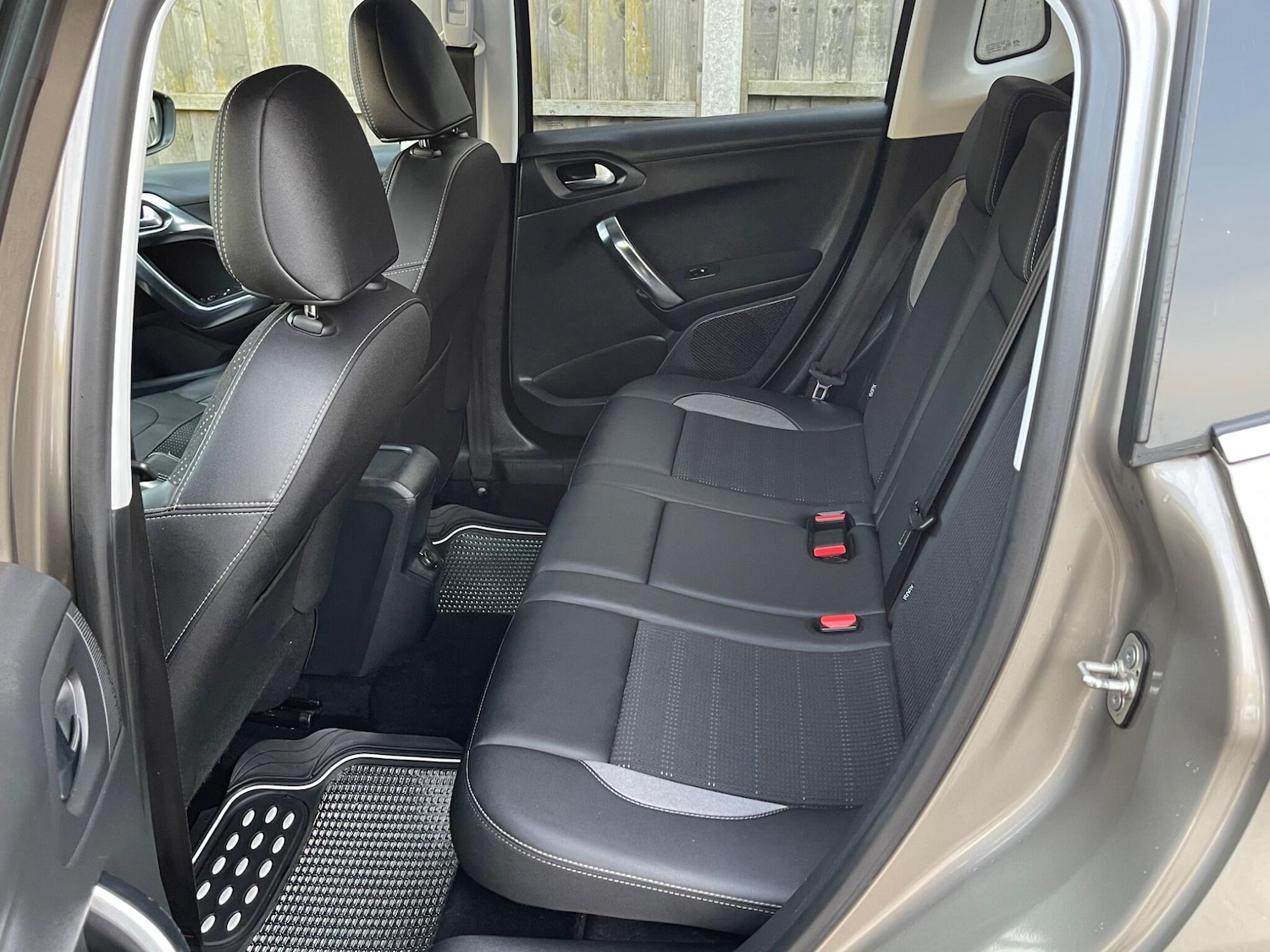 Used Peugeot 2008 2015 for sale - 76361235: Photo 44