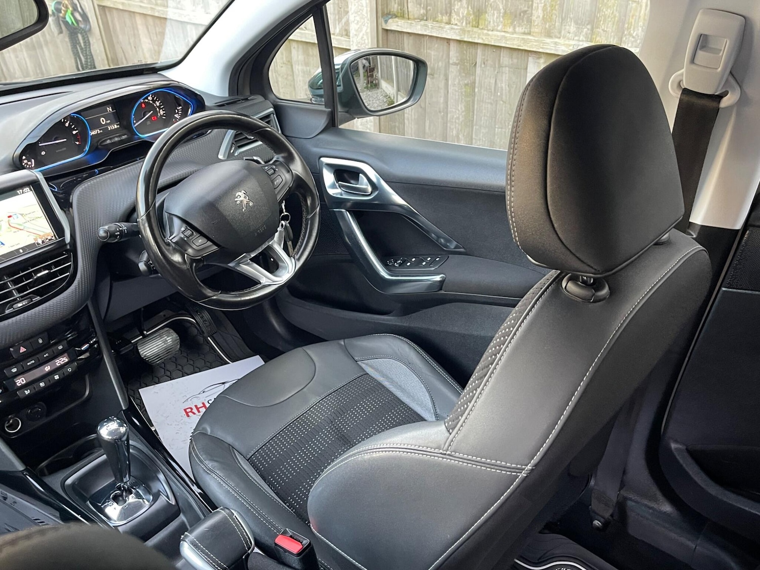 Used Peugeot 2008 2015 for sale - 76361235: Photo 5