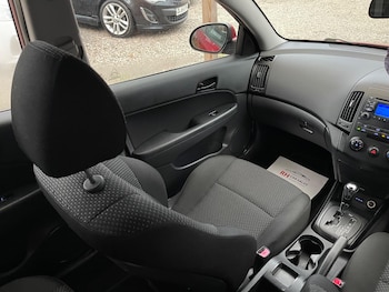 Used Hyundai i30 2011 for sale - 76620424: Photo