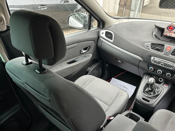 Used Renault Scenic 2010 for sale - 76159177: Photo 3