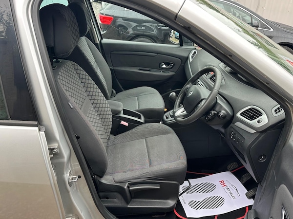 Used Renault Scenic 2010 for sale - 76159177: Photo 9