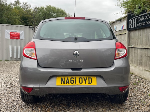 Used Renault Clio 2011 for sale - 76020316: Photo 22