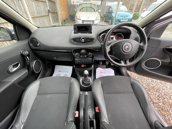 Used Renault Clio 2011 for sale - 76020316: Photo 32