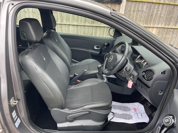 Used Renault Clio 2011 for sale - 76020316: Photo 3
