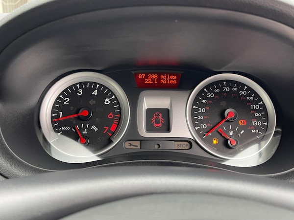 Used Renault Clio 2011 for sale - 76020316: Photo 40
