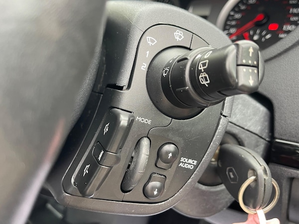 Used Renault Clio 2011 for sale - 76020316: Photo 41