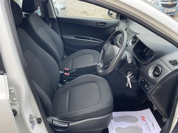 Used Hyundai i10 2018 for sale - 76227459: Photo 4