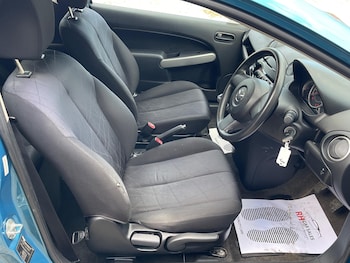 Used Mazda Mazda2 2011 for sale - 76122284: Photo 3