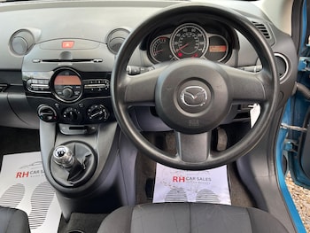 Used Mazda Mazda2 2011 for sale - 76122284: Photo 4