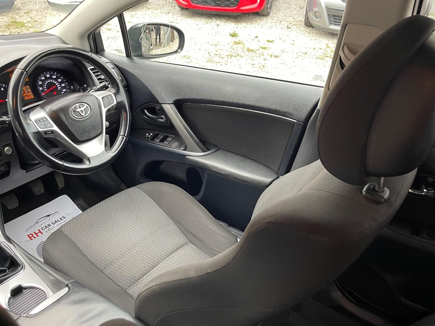Used Toyota Avensis 2013 for sale - 76137461: Photo 6