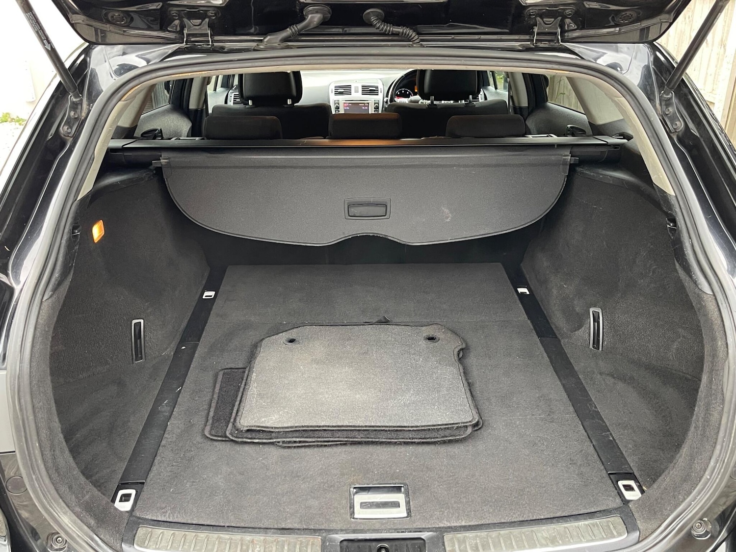 Used Toyota Avensis 2013 for sale - 76137461: Photo 61