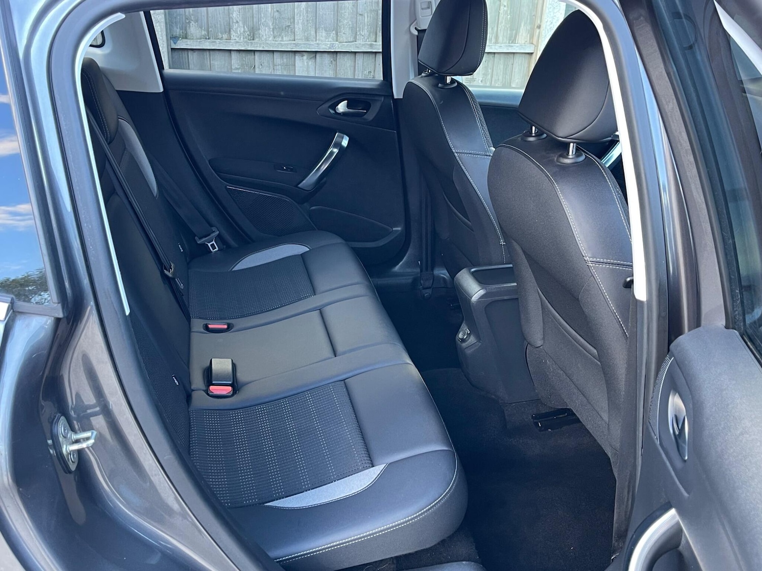 Used Peugeot 2008 2015 for sale - 76072145: Photo 36