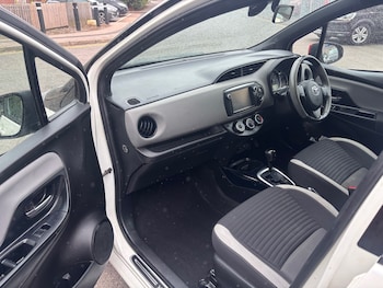 Used Toyota Yaris 2017 for sale - 75443760: Photo