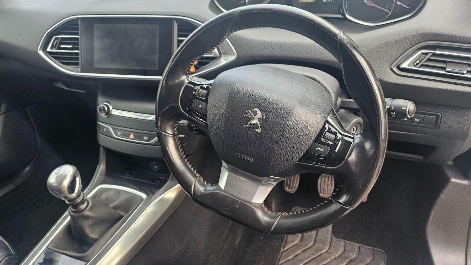 Used Peugeot 308 2015 for sale - 76477408: Photo 10