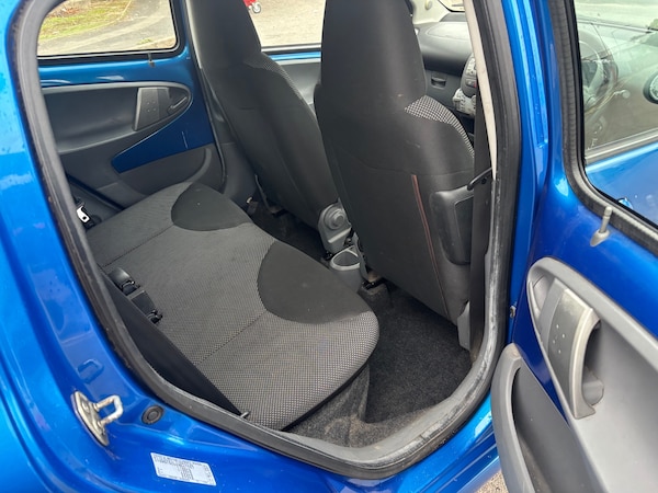 Used Toyota AYGO 2010 for sale - 76312503: Photo 8