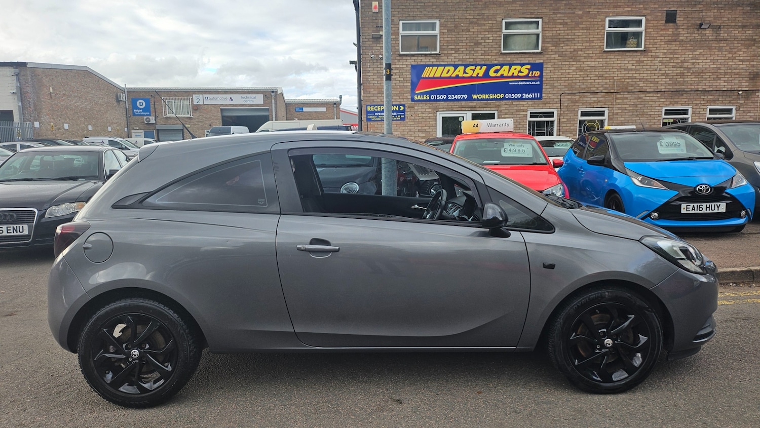 Used Vauxhall Corsa 2015 for sale - 75971978: Photo 2