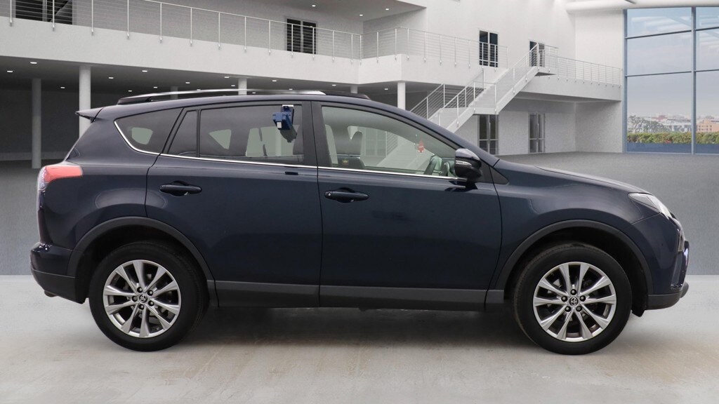 Used Toyota RAV4 2017 for sale - 77974187: Photo 5