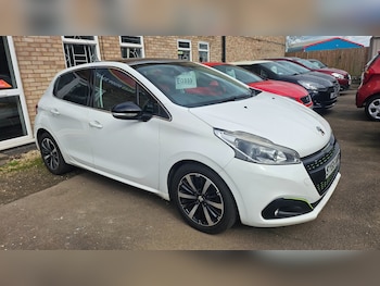 Used Peugeot 208 2015 for sale - 77814944: Photo