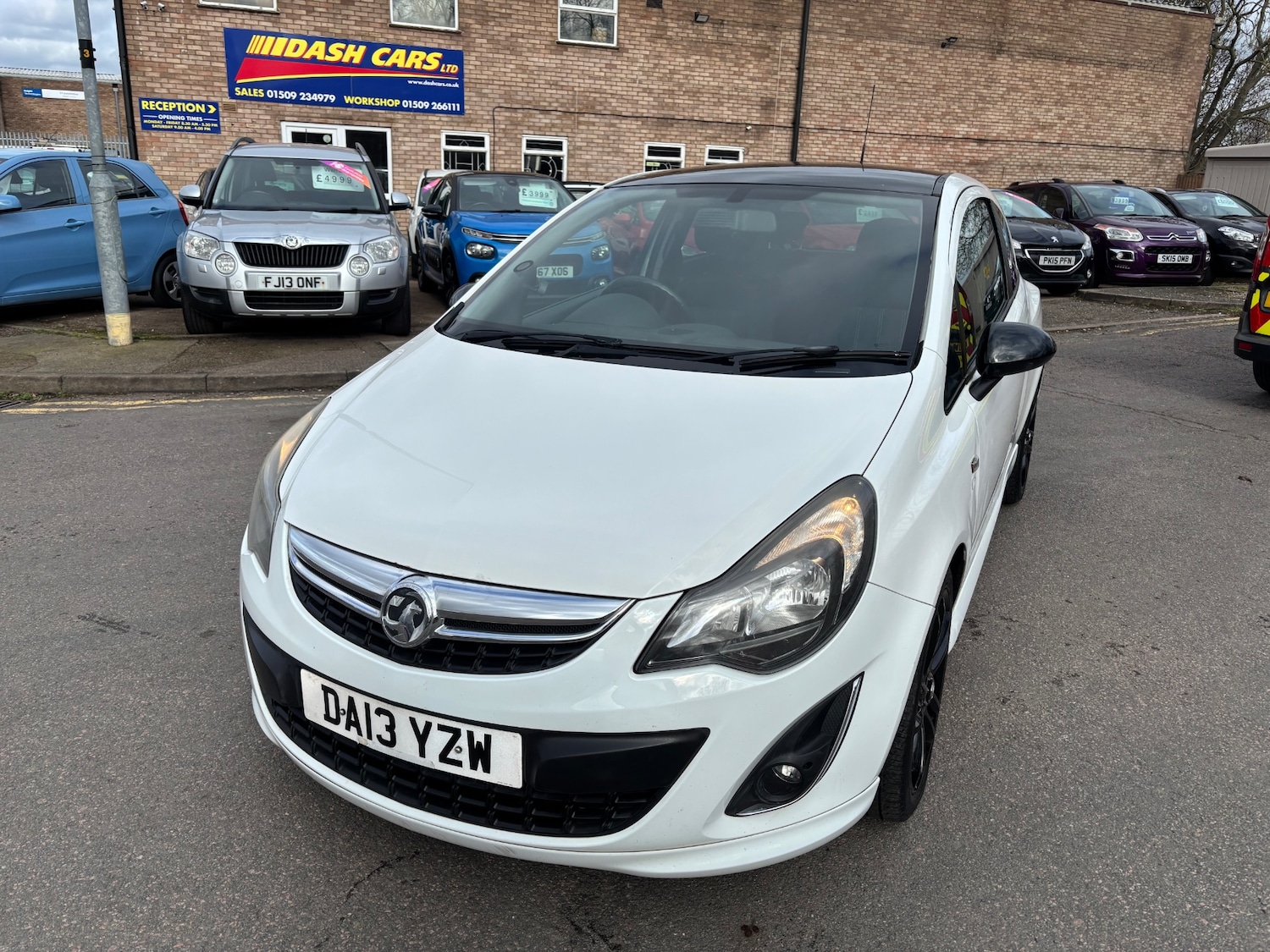 Used Vauxhall Corsa 2013 for sale - 77650324: Photo 2
