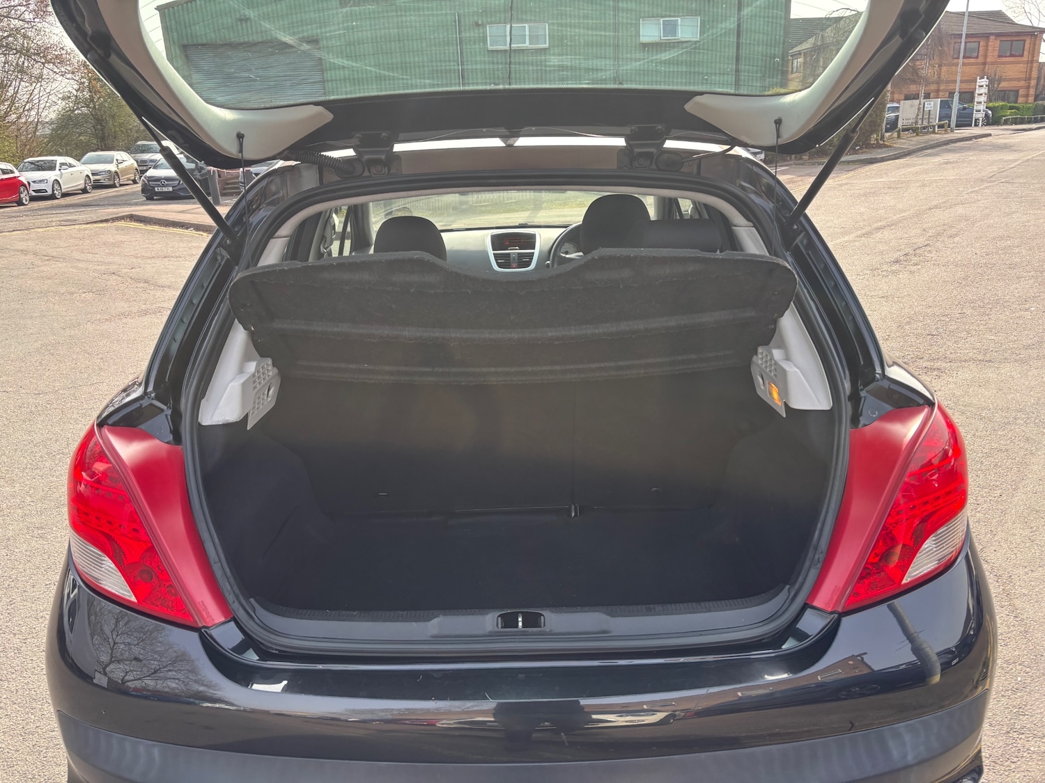 Used Peugeot 207 2012 for sale - 77968911: Photo 9