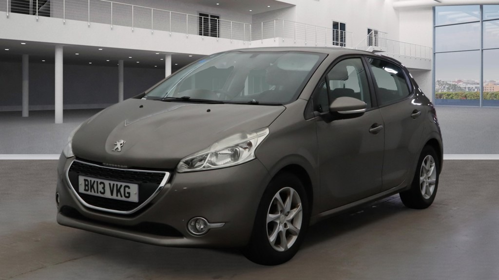Used Peugeot 208 2013 for sale - 77420303: Photo 2