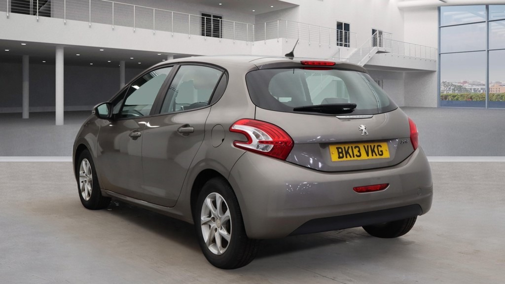Used Peugeot 208 2013 for sale - 77420303: Photo 3
