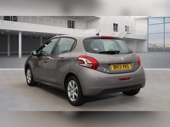 Used Peugeot 208 2013 for sale - 77420303: Photo