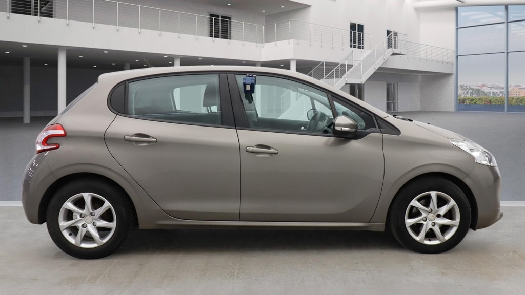 Used Peugeot 208 2013 for sale - 77420303: Photo 5